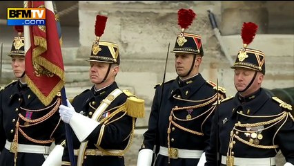 Lecture des 130 noms des morts des attentats du 13 novembre aux Invalides