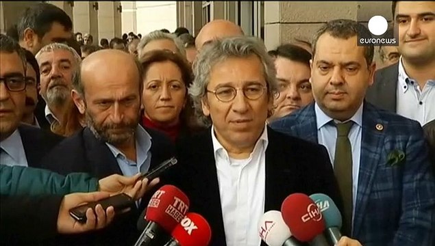 Турецьких журналістів обвинуватили в тероризмі за статтю про поставки зброї в Сирію