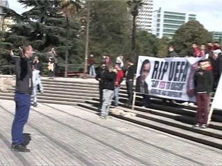 QYTETARET NE TIRANE NENSHKRUAJNE PETICIONIN ME MOTON,“NJE FIRME KUNDER UEFA” LAJM