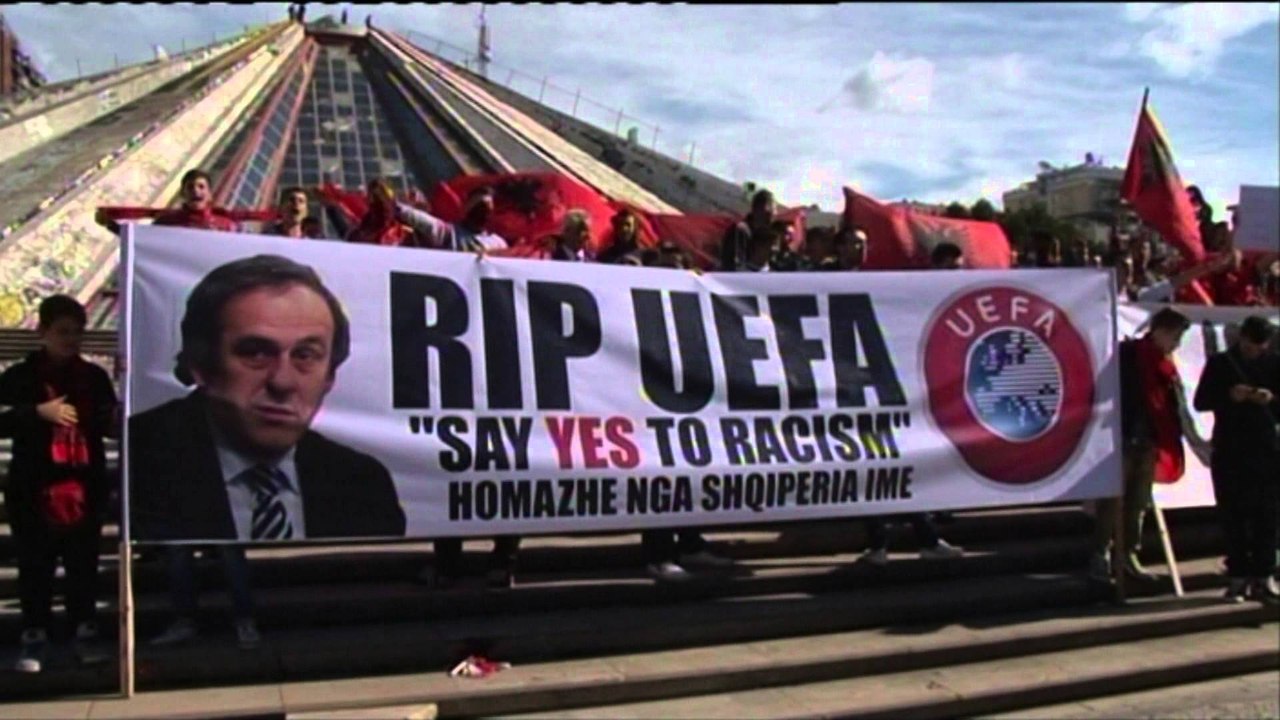 SHQIPTARET PROTESTOJNE NE DYERT E UEFA-s