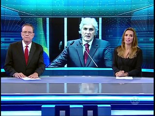 Delcídio Amaral presta depoimento à Polícia Federal