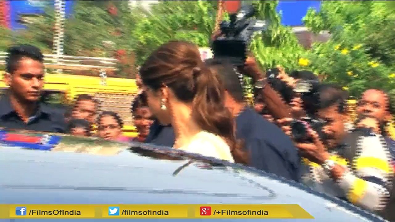 Deepika Seeks Lord Ganesha's Best Wishes For Tamasha!