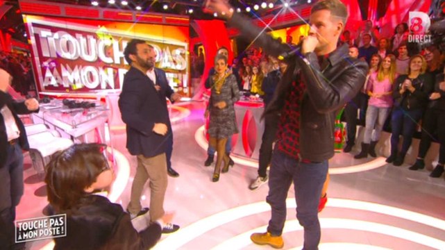 Hypnotisé, Matthieu Delormeau se prend pour Johnny Hallyday - ZAPPING PEOPLE DU 27/11/2015
