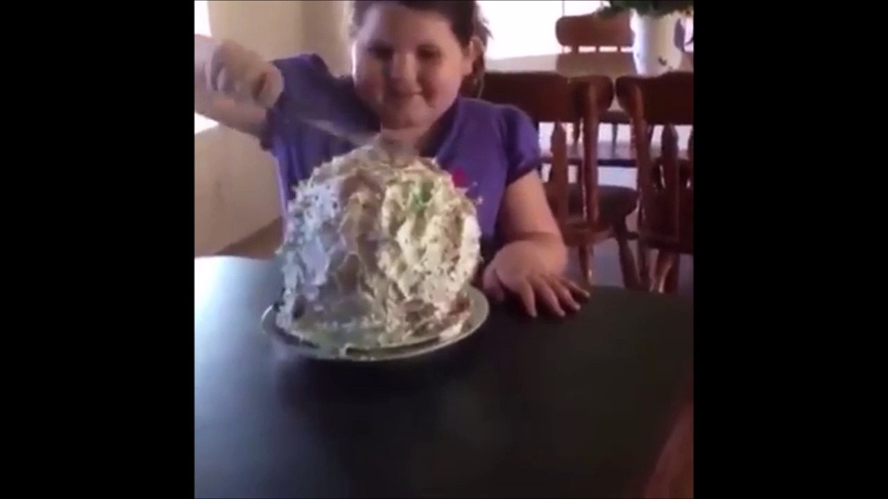 Gateau D Anniversaire Piege Blague Enorme Video Dailymotion