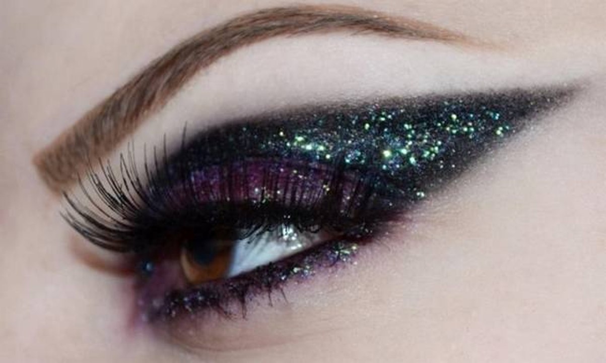 Black Cat Eyes Makeup Tutorial