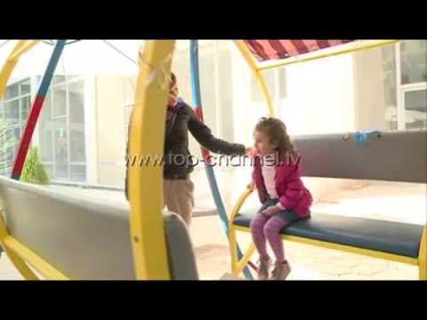 Fëmijët që thërrasin prindërit me emër - Top Channel Albania - News - Lajme