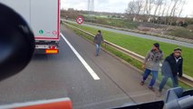 Un chauffeur routier vs Migrants à Calais