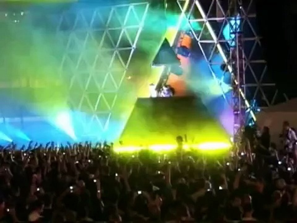 Daft Punk - "Harder Better Faster Stronger" (LIVE @ Alive 2007) (Official Music Video)