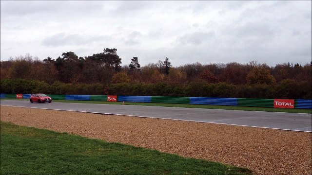 Comparatif Peugeot 308 GTI 270 vs Honda Civic Type R Fk2 (2015)