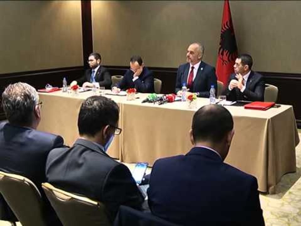 KREU I QEVERISE TAKIM ME GAZETARET SHQIPTARE, “BISEDE E VESHTIRE ME VUÇIÇ PER KOSOVEN” LAJM