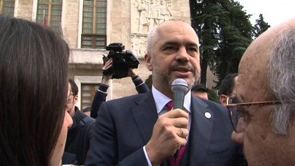 STUDENTET E GJEOLOGJIKUT KUNDER ZHVENDOSJES, RAMA TAKON PROTESTUESIT