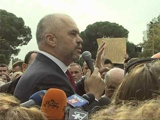 RAMA TAKOHET PERSONALISHT ME STUDENTET E GJEOLOGJIKUT QE PROTESTONIN TE KRYEMINISTRIA LAJM