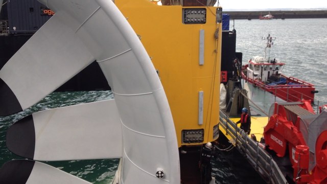 L'hydrolienne DCNS prête à être immergée à Bréhat