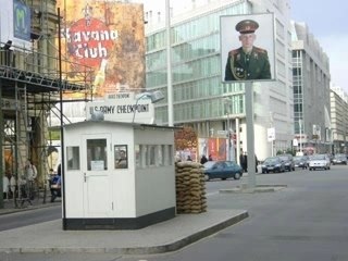 Checkpoint charlie gesang