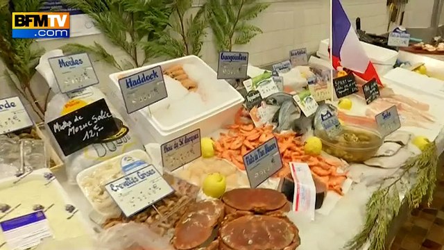 Hommage national: les Parisiens se recueillent sur les lieux des attentats