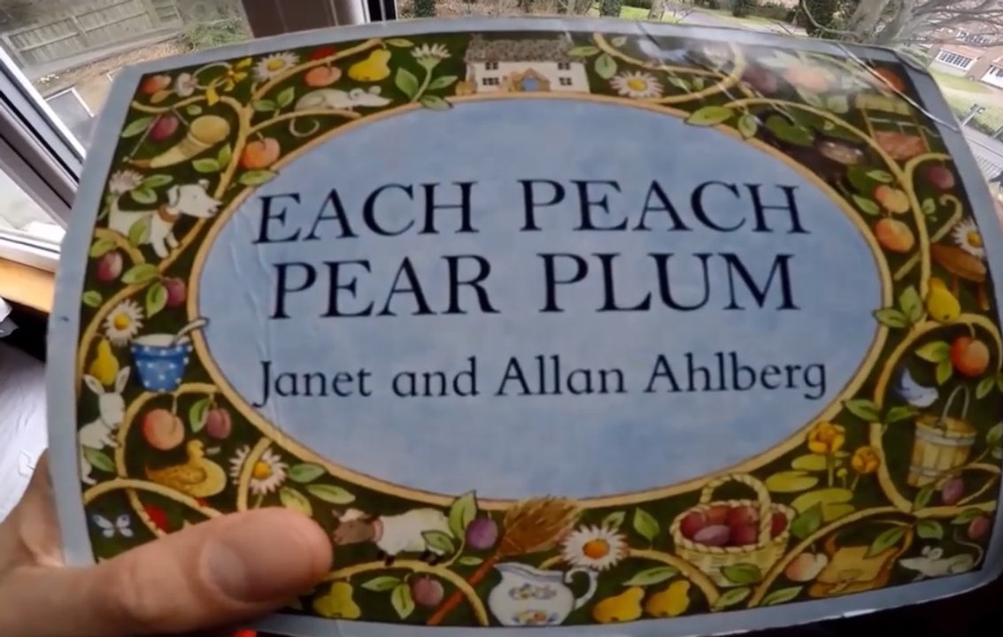 histoire pour enfants Each Peach Pear Plum I spy Tom Thumb I spy Cinderella I spy Bo-peep