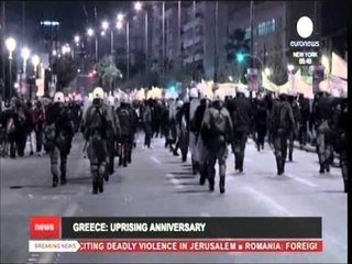 PROTESTA TE MEDHA NE GREQI DHE PERPLASJE ME POLICINE ME RASTIN E 17 NENTORIT LAJM