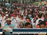 México: instalan plantón en Los Pinos por los 43 de Ayotzinapa