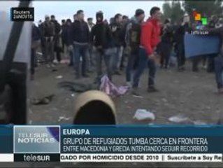 Refugiados intentan derribar valla de la frontera Grecia-Macedonia