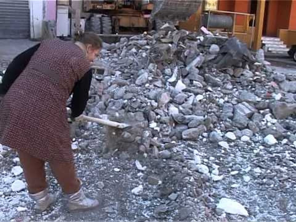 INUK VIJON SHEMBJEN E NDERTIMEVE PA LEJE TEK FUSHA E AVIACIONIT DHE RRUGA “NDRE MJEDA” LAJM