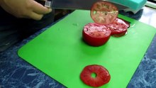 cortar tomate sem tocar culinaria