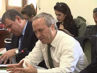 TAKSAT PER MBETJET SHQIPTARE,DEPUTETET E MAJTE RREZOJNE MINISTRINE E FINANCAVE LAJM