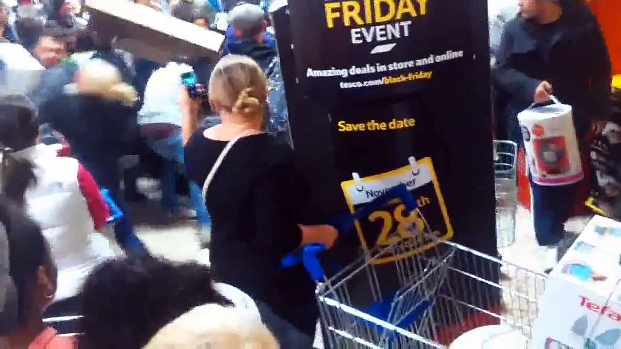 2015 BLACK FRIDAY GIRLS FIGHT OVER under garments