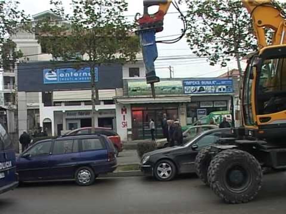 TIRANE,INUK SHEMB ME FADROMA 40 NDERTIME PA LEJE NE DY ANET E RRUGES NE UNAZEN E RE LAJM