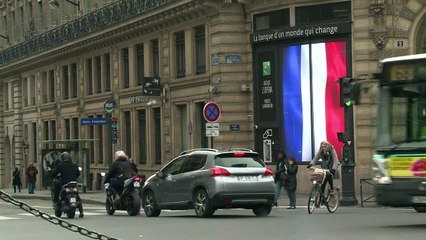 Bandeiras da França em dia de luto