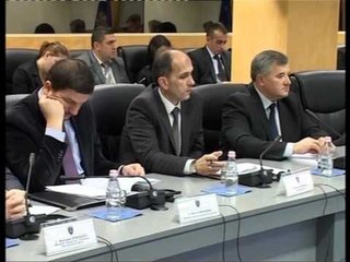 ZBARDHET MARREVESHJEN NE KOSOVE,ISA MUSTAFA KRYEMINISTER,PDK DO TE MARRE 8 MINISTRI LAJM