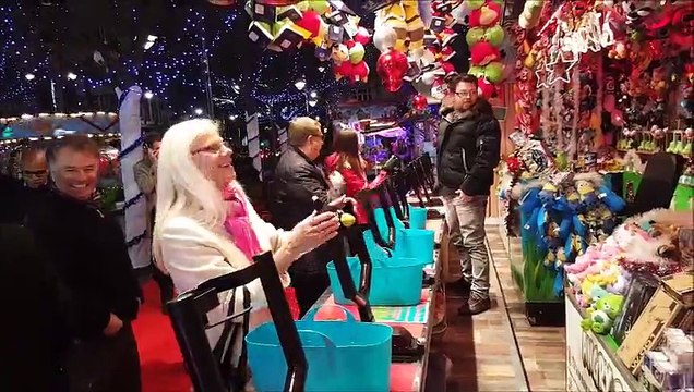 Arras: la ville de Noël avec son marché, la maison du père Noël et ses manèges