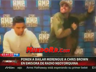 Chris brown bailando merengue dominicano en una emisora de USA (EL KULIKITACA)