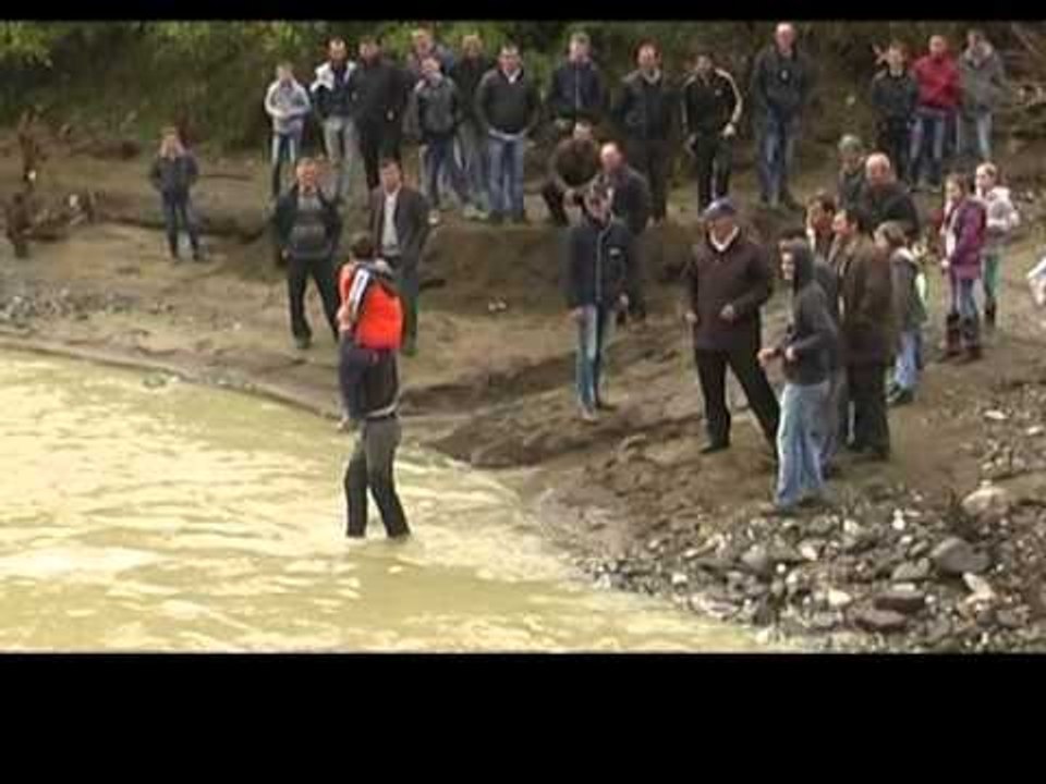 SHEMBET NJE URE NE KURBIN,5 FSHATRA TE IZOLUAR, FEMIJET KALOHEN NE KRAHE PERMES LUMIT LAJM
