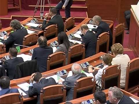 ERJON BRAÇE KERKON NE KUVEND ULJEN E KOSTOVE TE KASAVE FISKALE PER BIZNESIN LAJM