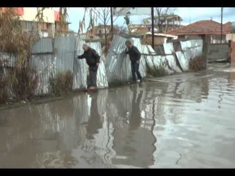 DURRESI NEN UJE NGA SHIRAT DHE PERMBYTJET, SITUATA ME PROBLEMATIKE NE ZONEN E PLAZHIT LAJM