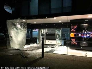 GRABITET NE ANGLI MUZEU KU MBAHESHIN TROFETE E FITUARA NGA EKIPI I RED BULL NE FORMULA NJE LAJM