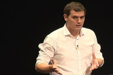 Télécharger la video: Albert Rivera y Pablo Iglesias se echan en cara sus pactos