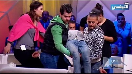 عاجل : المشارك في حلقة عندي ما نقلك داخ المباشر :o !! وتم حمله خارج البلاتو لاسعافه