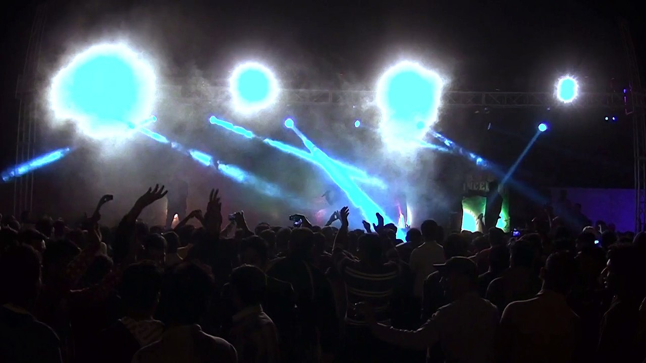 http://www.dailymotion.com/video/x3fox0h_zuhaib-hassan-live-prince-annual-event_music