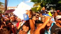Cientos de cubanos protestan frente a embajada de Ecuador en La Habana