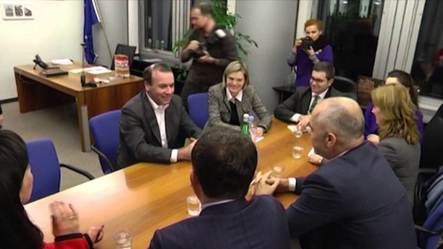 NE PRAG TE NEGOCIATAVE PER NDERPRERJEN E BOJKOTIT, QEVERIA E GATSHME TE MIRATOJE KERKESAT E OPOZITES