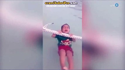 Kafasındaki Engelleri Yenemeyip Çük Kadar Suyu Derin Sanan Çocuk