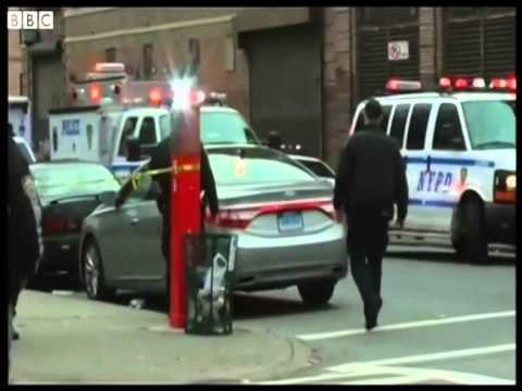 NJE AFRO AMERIKAN VRET NE SHENJE HAKMARRJE NE NJU JORK DY POLICE DHE PAS EDHE VETEN LAJM