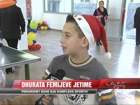 Nisma “Të festojmë së bashku”, dhurata fëmijëve jetimë - News, Lajme - Vizion Plus