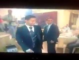 شاهد ماذا فعل هذا الشاب يوم زفافه (2)