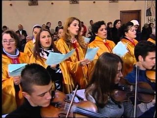 BESIMTARET FESTOJNE LINDJEN E KRISHTIT NE MESHA NE MESNATE DHE GJATE DITES LAJM