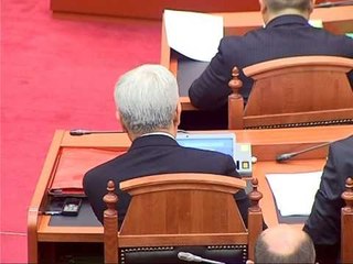 PARLAMENTI VOTON NE MENYRE UNANIME REZOLUTEN QE KTHEU OPOZITEN NE KUVEND LAJM