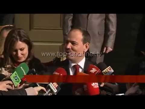 Krerët e shtetit urojnë ditën e Krishtlindjeve - Top Channel Albania - News - Lajme