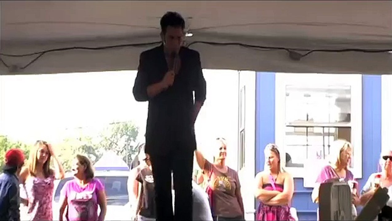 Franz Goovaerts sings Suspicious Minds at Elvis Week 2011 video
