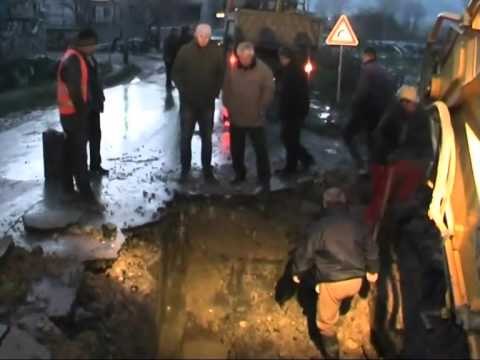 ÇAHET TUBACIONI NE KORÇE,NJE PJESE E QYTETIT JUGLINDOR MBETET PA UJE TE PIJSHEM LAJM